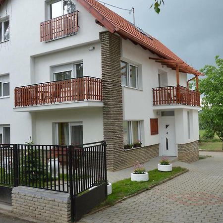 Varga Apartman Heviz Apartment Bagian luar foto