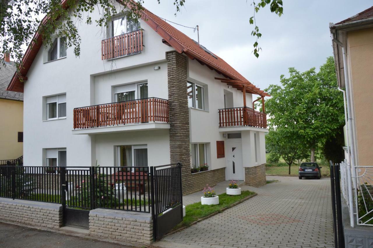 Varga Apartman Heviz Apartment Bagian luar foto