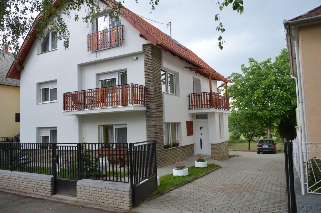 Varga Apartman Heviz Bagian luar foto