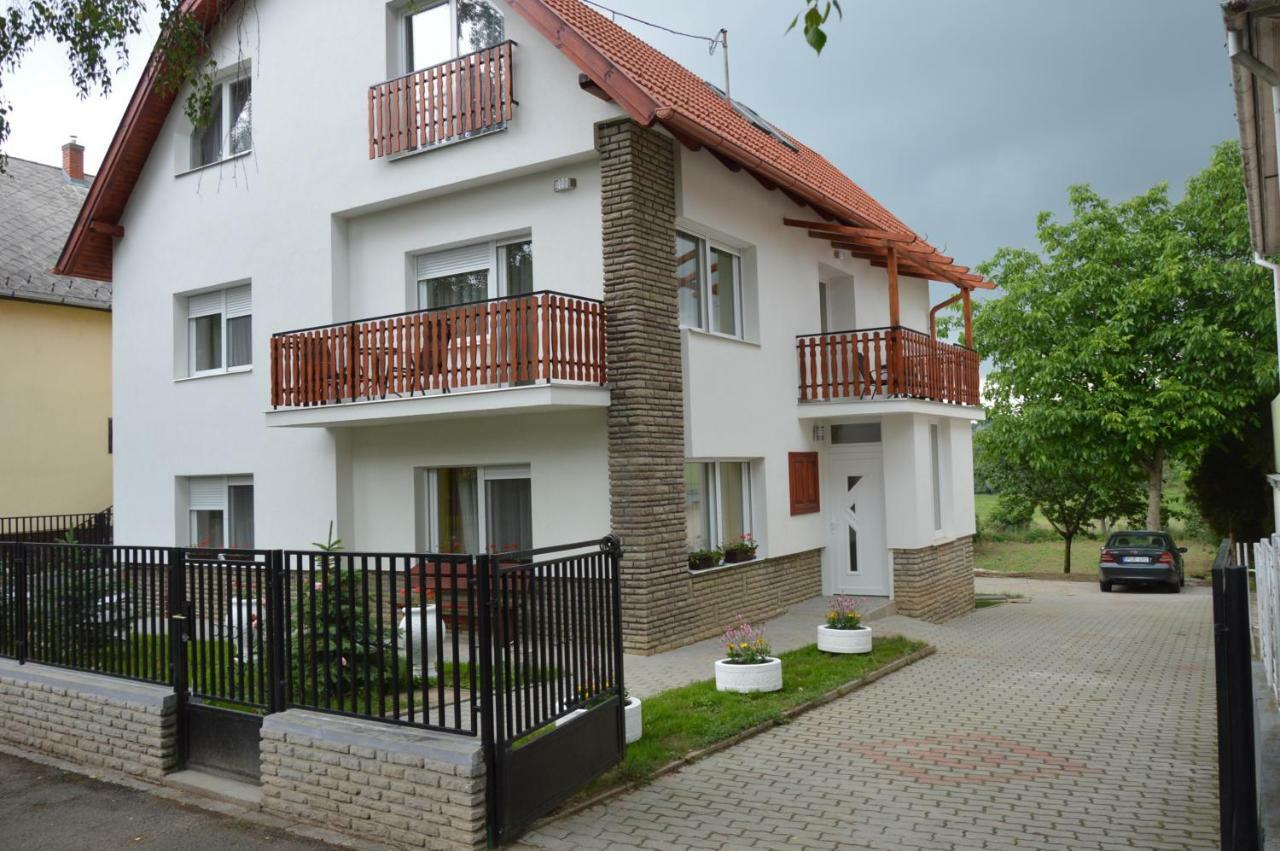 Varga Apartman Heviz Apartment Bagian luar foto