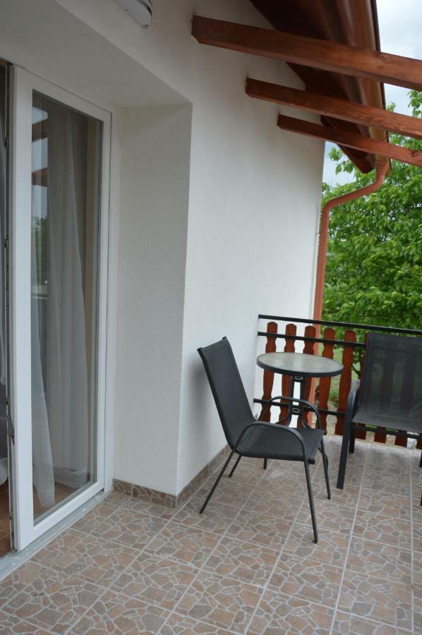 Varga Apartman Heviz Bagian luar foto