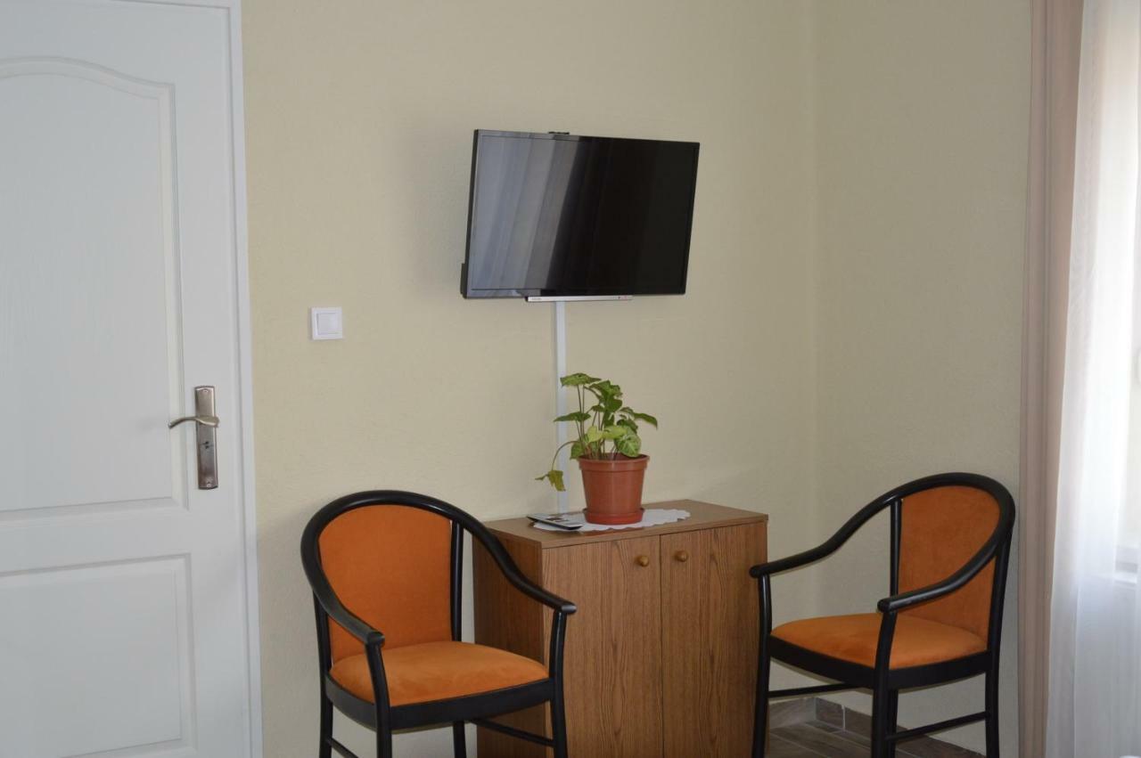 Varga Apartman Heviz Bagian luar foto