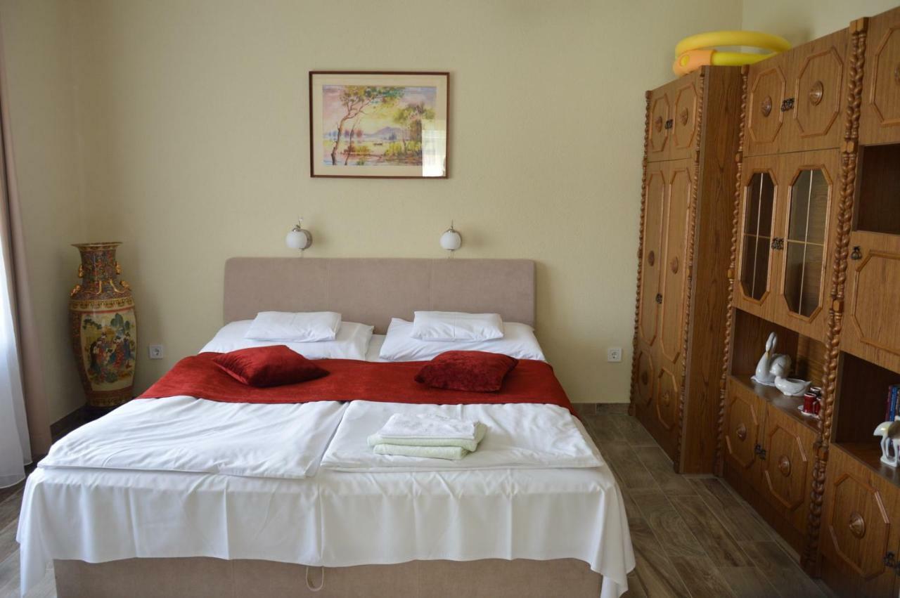 Varga Apartman Heviz Bagian luar foto