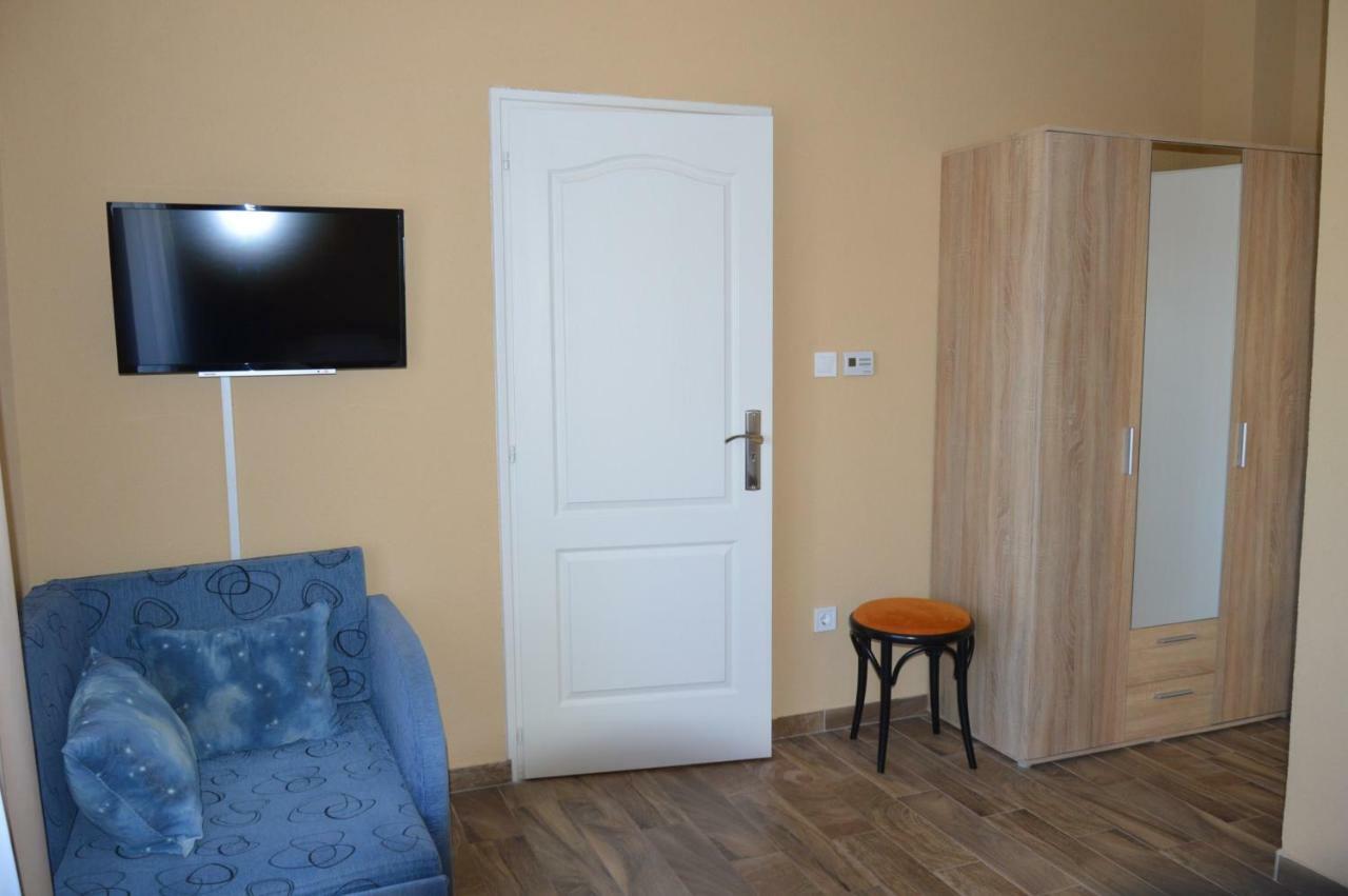 Varga Apartman Heviz Apartment Bagian luar foto