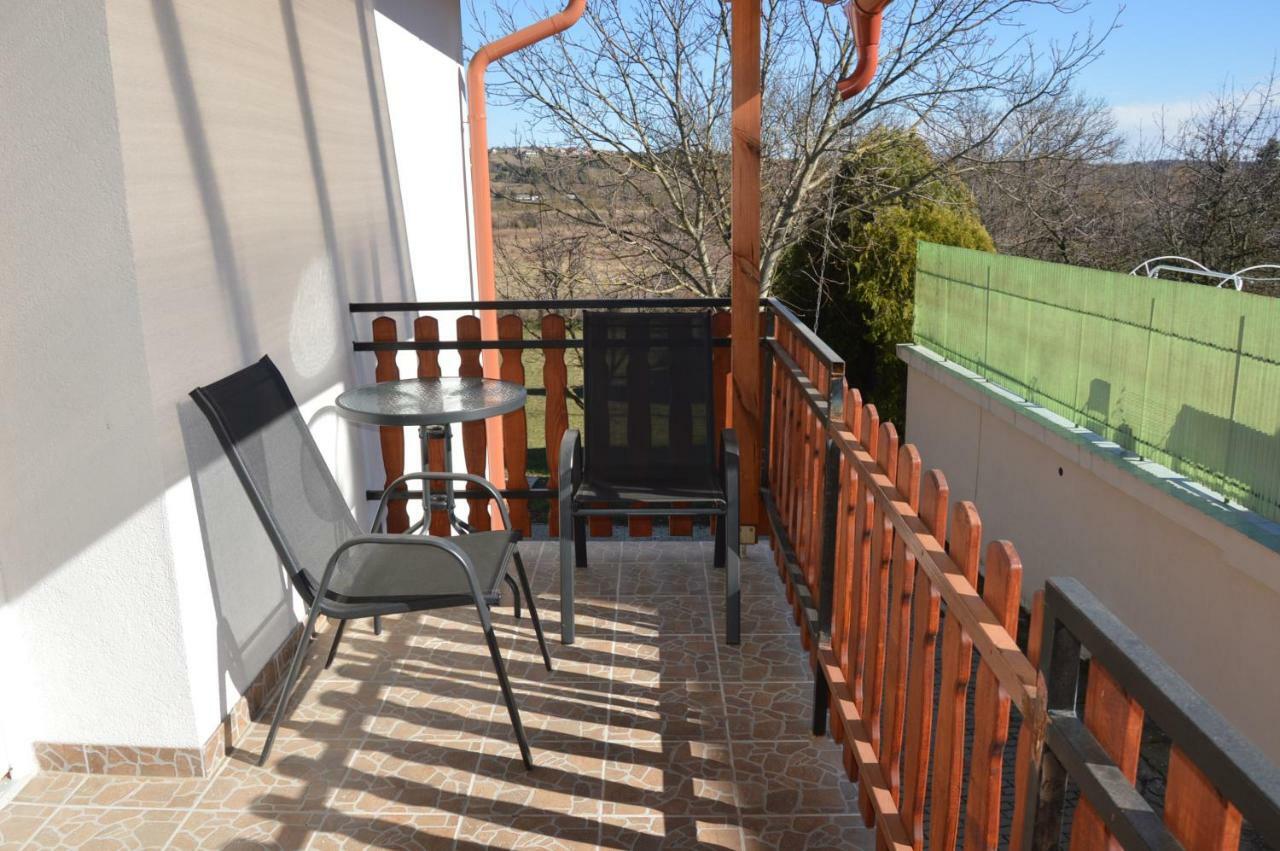 Varga Apartman Heviz Bagian luar foto