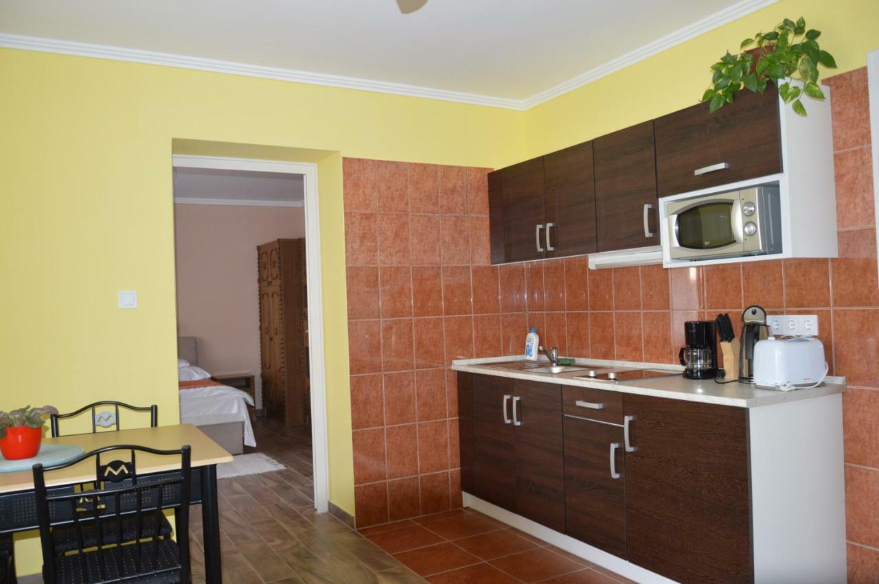 Varga Apartman Heviz Apartment Bagian luar foto