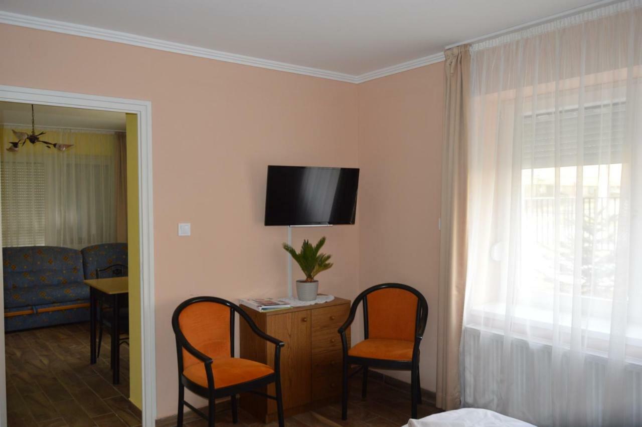 Varga Apartman Heviz Bagian luar foto