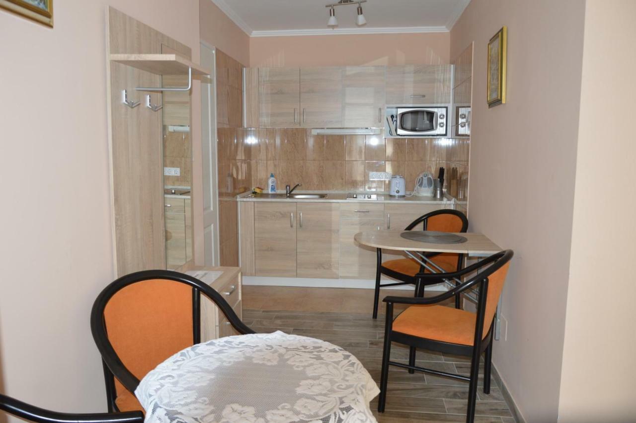 Varga Apartman Heviz Bagian luar foto